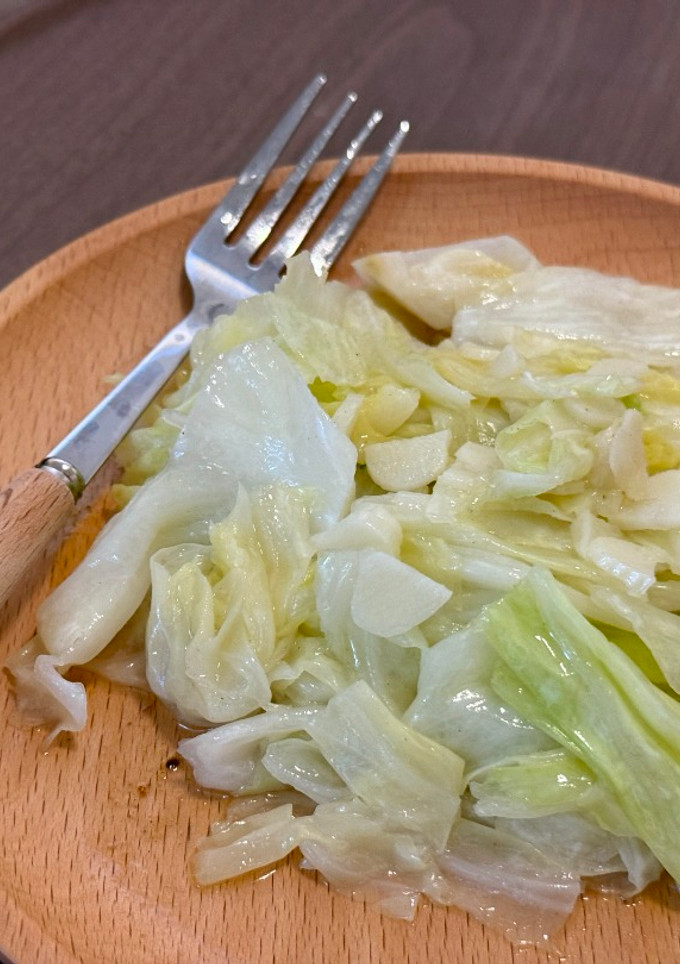 簡單的美味|脆甜有勁 蒜香炒高麗菜 的食譜成品照片