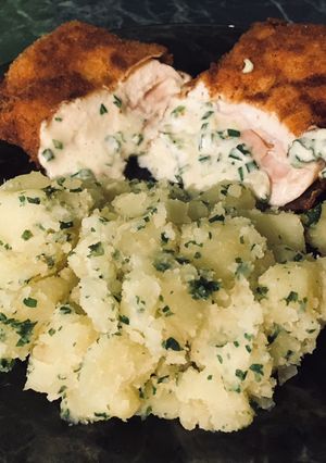 Krémsajttal, sonkával töltött csirkemell recept fotója