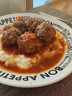 Una foto de Albóndigas con puré