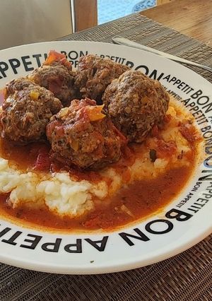 Una foto de Albóndigas con puré