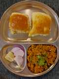 चिकन खिमा पाव (Chicken Kheema Pav Recipe In Marathi)