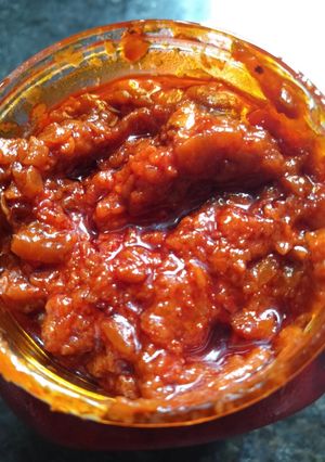 A picture of Schezwan Chutney.