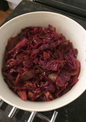 A picture of Braised red cabbage.