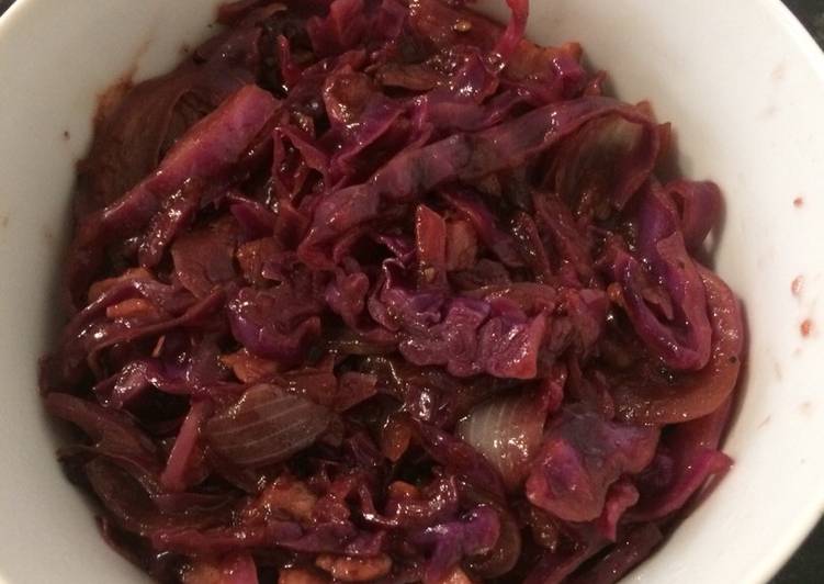 Braised red cabbage