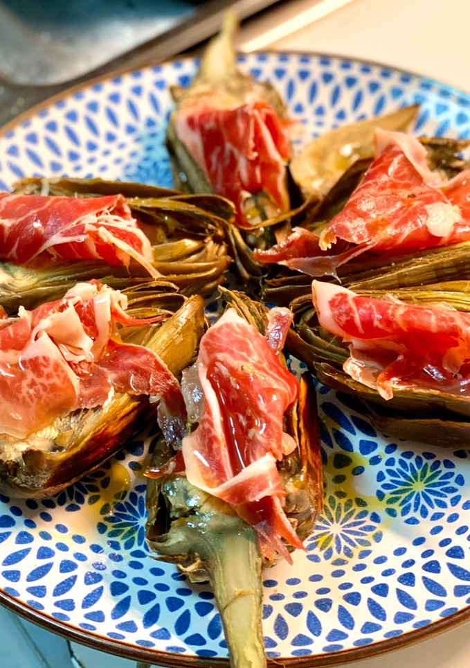 Una foto de Alcachofas al horno con jamón ibérico