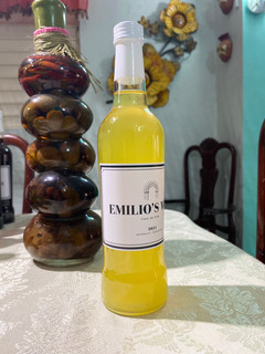 Una foto de Vino Artesanal de Piña
