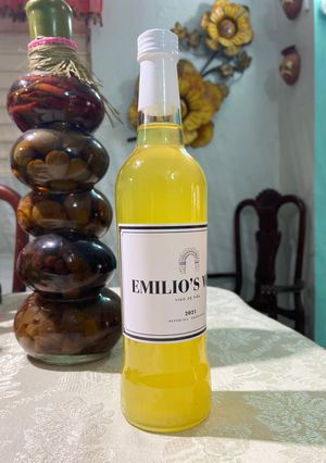 Una foto de Vino Artesanal de Piña