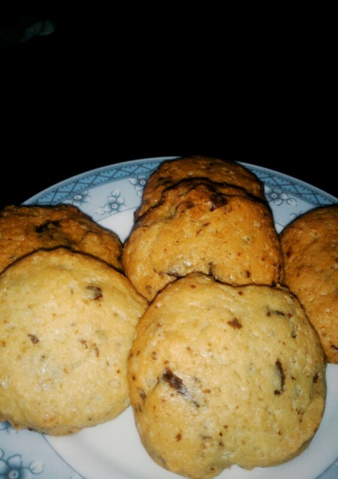 Una foto de Galletas con chispas de chocolate, crujientes y divinas