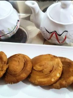 खास्ता मेथी मठरी (khasta methi mathri recipe in Hindi) रेसिपी मुख्य फोटो