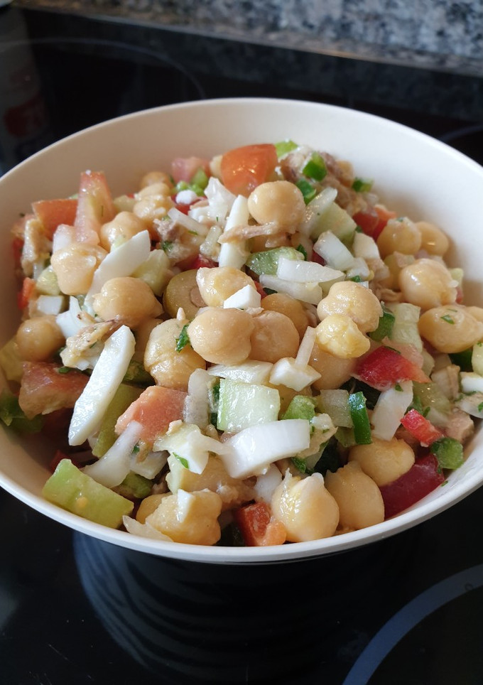 Una foto de Ensalada de garbanzos