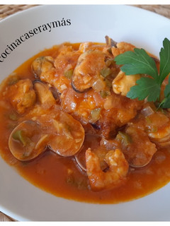 Una foto de Cataplana de bacalao y marisco
