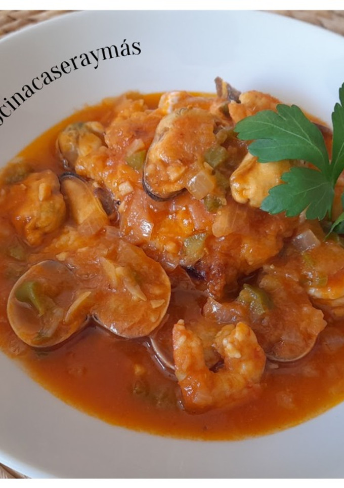 Una foto de Cataplana de bacalao y marisco
