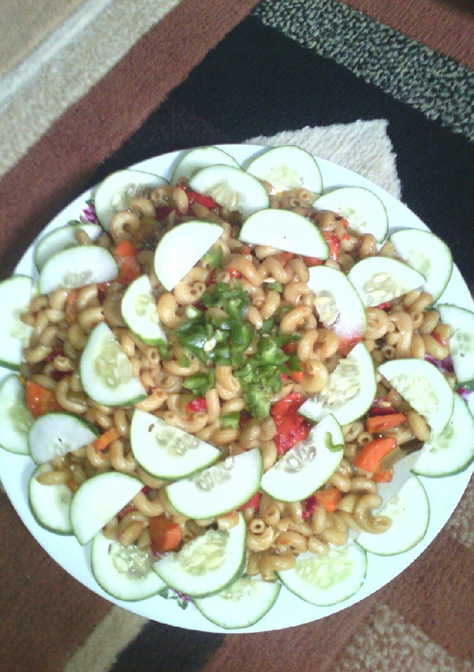 A picture of Macaroni jollof.
