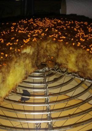Una foto de Torta de mandarina glaceado de chocolate