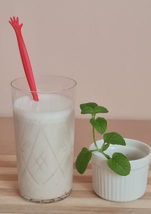 Una foto de Agua de avena al limón 🍋