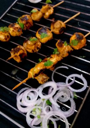 तंदूरी मशरूम टिक्का (tandoori mushroom tikka recipe in Hindi) रेसिपी मुख्य फोटो