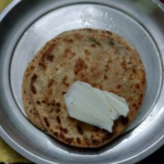 A picture of Gobhi parntha.