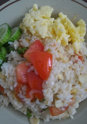 Foto resep Nasi goreng tomat dengan scramble egg
