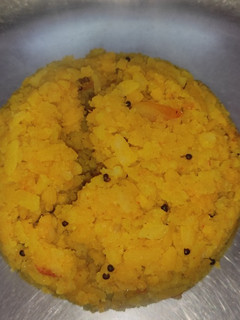 पोहा (poha recipe in hindi) रेसिपी मुख्य फोटो
