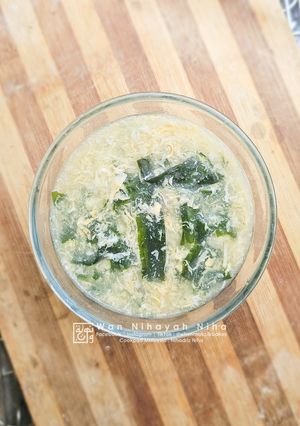 Gambar Sup Pecah Telur dengan Wakame