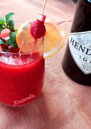 Φωτογραφία της συνταγής 💯Δροσερό κοκτέιλ 🍹με τζιν, τόνικ και σμέουρα (cocktail)