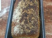 Una foto de pan de molde con centeno