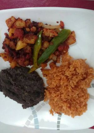 Una foto de Papas con Longaniza