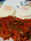 Huevos-flan con pimientos con tomate