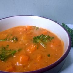 A picture of Chunky Potato Brocolli Soup.