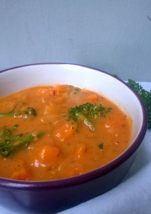 A picture of Chunky Potato Brocolli Soup.