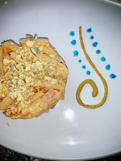 Una foto de Riquísima y refrescante ensalada de pasta, con salsa rosa casera
