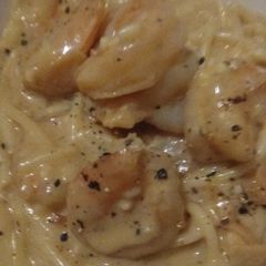 A picture of Pasta with Creamy Garlic Butter Alfredo Sauce and Shrimp.