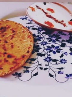 आलू के पराठे(Aloo Paratha recipe in Hindi) रेसिपी मुख्य फोटो