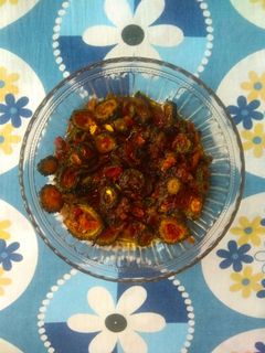 कारल्याची भाजी (karlyachi bhaji recipe in marathi) रेसिपी चे मुख्य फोटो
