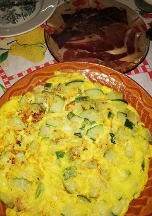 Una foto de Tortilla de calabacín con queso de cabra