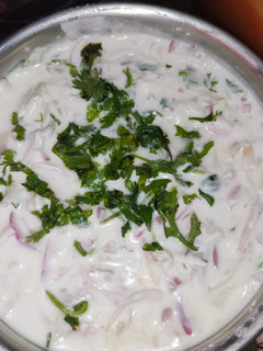 தயிர் வெங்காய பச்சடி(onion raita recipe in tamil) செய்முறை முக்கிய புகைப்படம்
