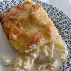 A picture of Potatoes au gratin with bacon lardons.