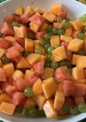 Une photo de Salade de melon, pastèque et raisin au miel