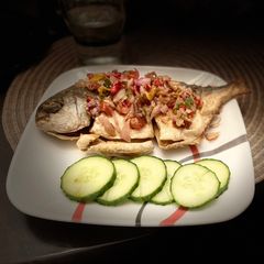 A picture of Fried fish with dabu sambal.