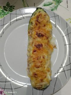 Una foto de Calabacín relleno de atún