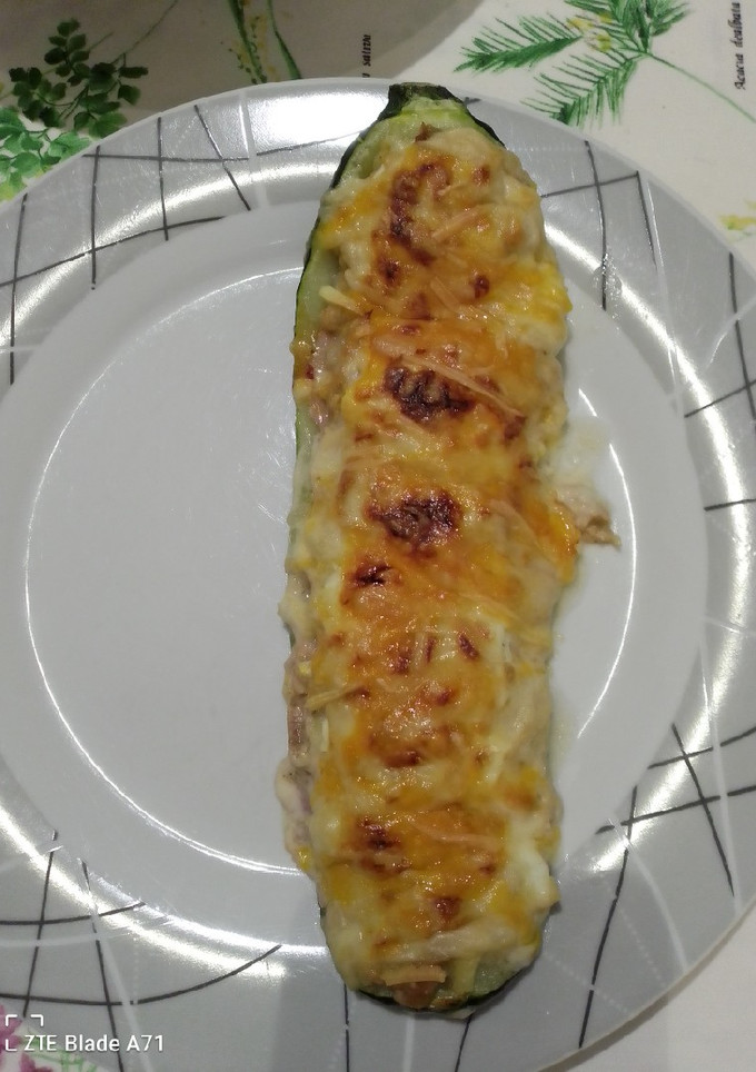 Una foto de Calabacín relleno de atún