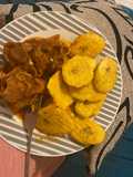 Paticas de cerdo con tostones
