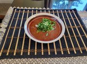 Una foto de consome de birria