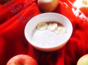 Hình của món Smoothie bowl Chuối- táo mix yến mạch- sữa - chia ngâm).