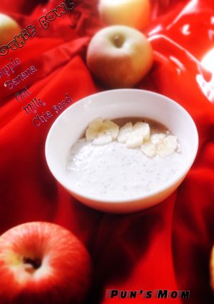Hình của món Smoothie bowlChuối- táo mix yến mạch- sữa - chia ngâm).