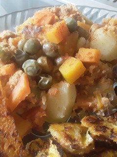 Una foto de Guiso de papa con Atún a mi manera... 🙄🥔🥕🍛