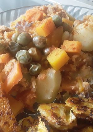 Una foto de Guiso de papa con Atún a mi manera... 🙄🥔🥕🍛