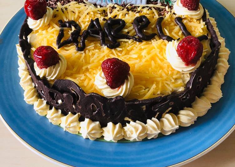 Bagaimana Menyiapkan Tart ultah dari Bolu Jadul, Menggugah Selera