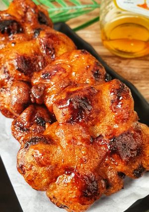 A picture of Bu Nanik's Honey Fried Bananas.