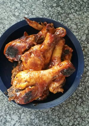 A picture of Honey glazed drumsticks.